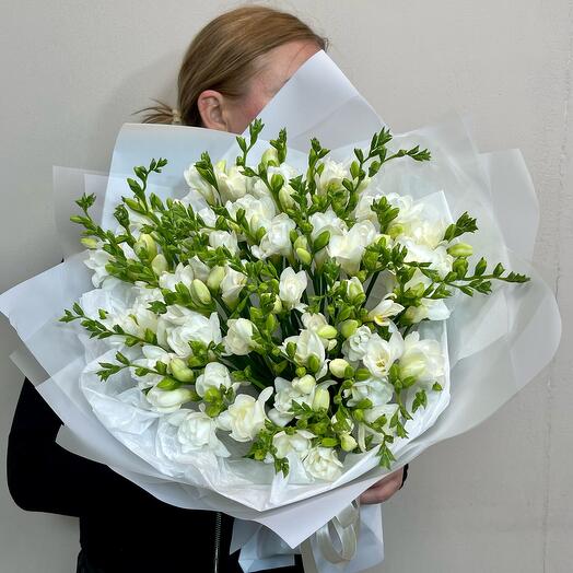 Белая фрезия