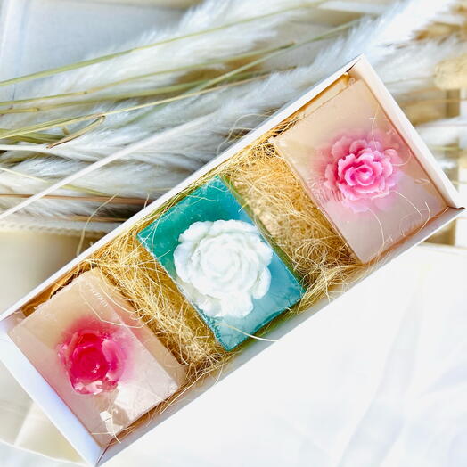 Set of 3 handmade artisanal soaps - flower series