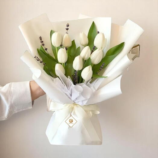 11 White Tulip Bouquet