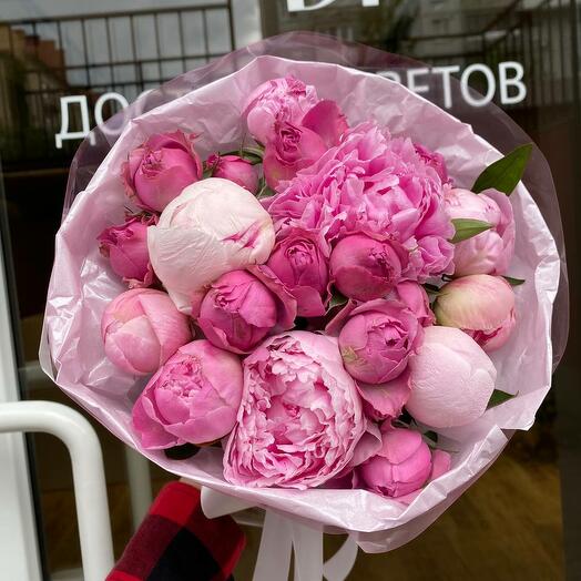 Авторский букет из пиона Сара