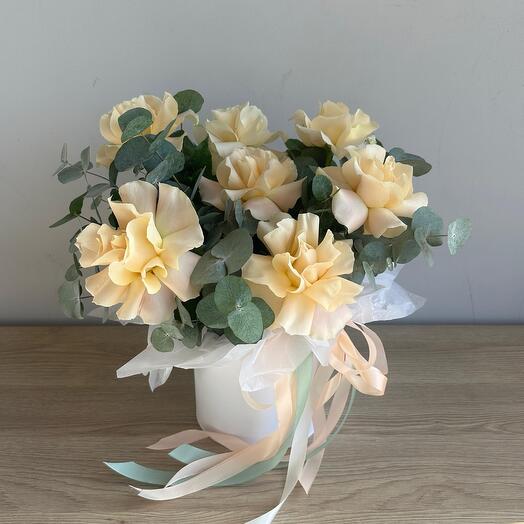 Французские розы в коробке