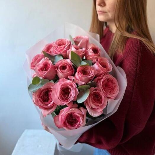 Монобукет из 15 пионовидных роз Pink expression и ароматного эвкалипта