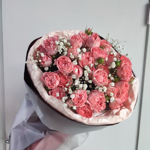 Букет из кустовой розы Фемка и гипсофилы