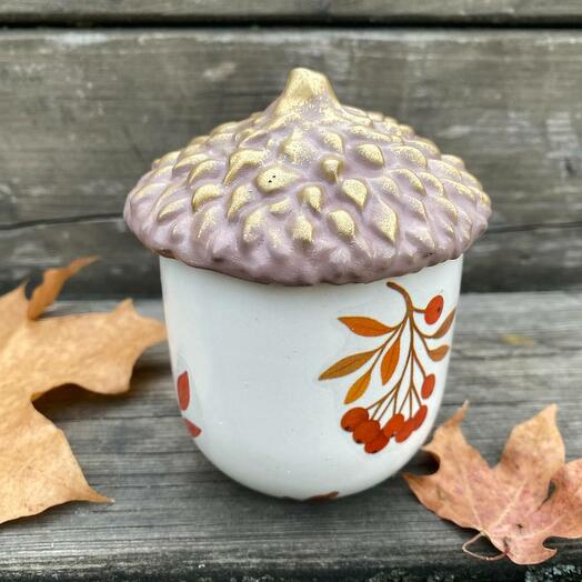 Ароматическая осенняя свеча "Желудь" в гипсовом кашпо