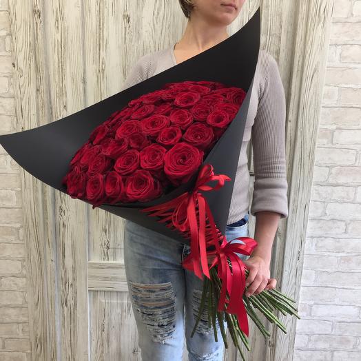 51 rosas en paquete de diseño
