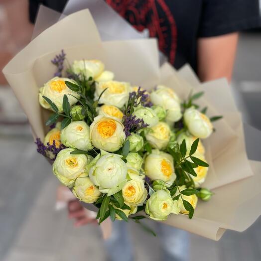 Monobuket de rosas arbustivas en forma de Peonía