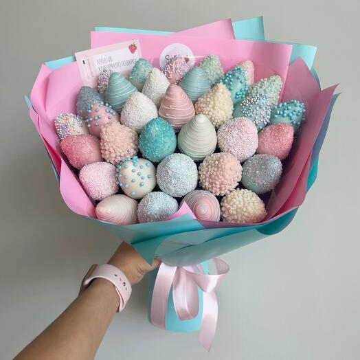 Bouquet of 33 chocolate-covered strawberries
