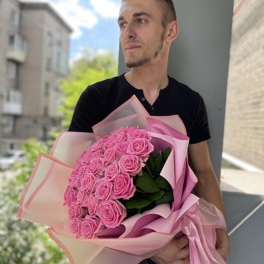 35 pink roses