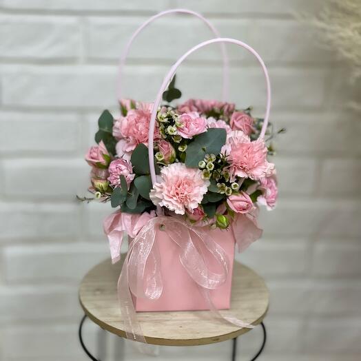 Нежные цветы в сумочке