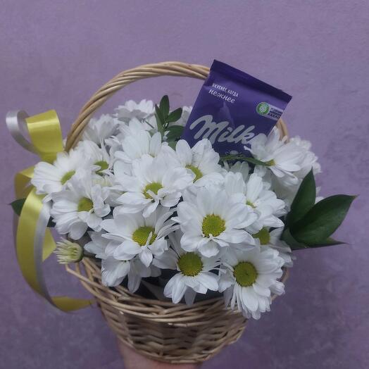 Корзина с цветами+ шоколад