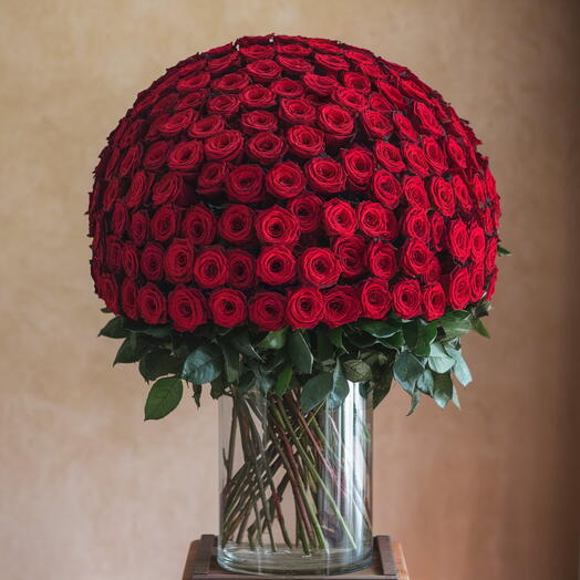 Valentines Day Premium Red Roses in Vase