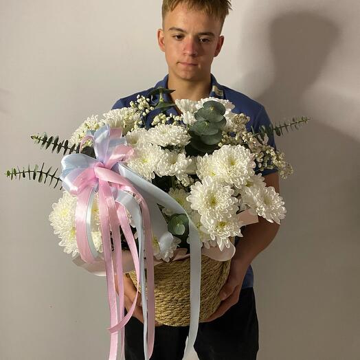 Хризантемы в корзине