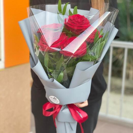 Red Naomi 5 rosas rojas
