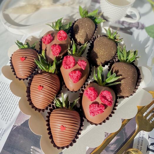 Клубника в шоколаде сияние