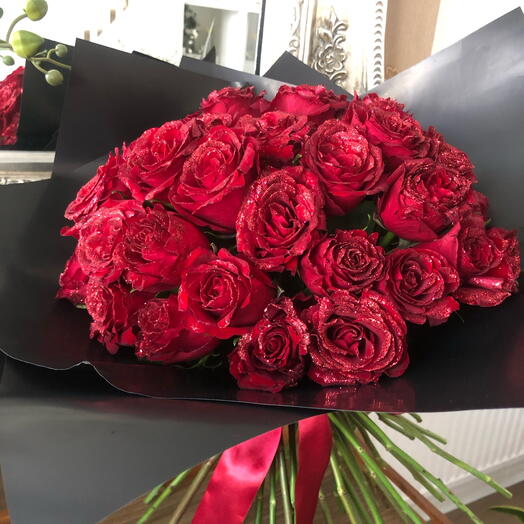 40 glittered red roses