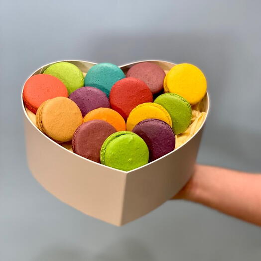 Macaron in  Heart box