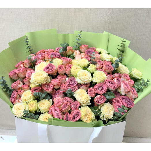 Cappuccino spray baby roses