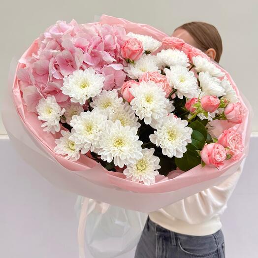 Сборный букет в оформлении 🌸 Розы, гортензия и хризантемы