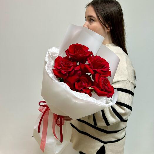 Букет из красных роз ( вывернутых ) nom.955