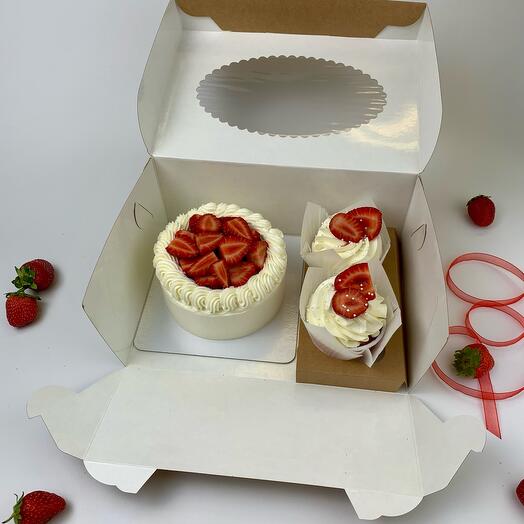 Комбо-набор бенто-торт и капкейки со свежей клубникой, начинкой и сливочным кремом (2 шт)