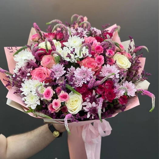 Mix pink  purpul flowers in a bqt