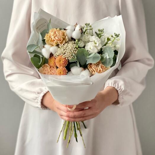 Авторский букет «Карамелька» с хлопком в теплой гамме | Букет 367 Bottega dei Fiori