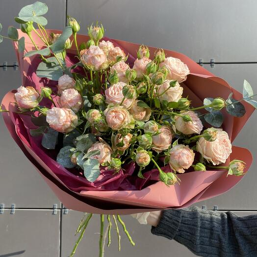 Bush roses bouquet