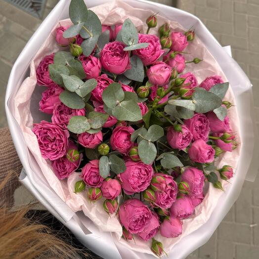 Букет из кустовых пионовидных роз