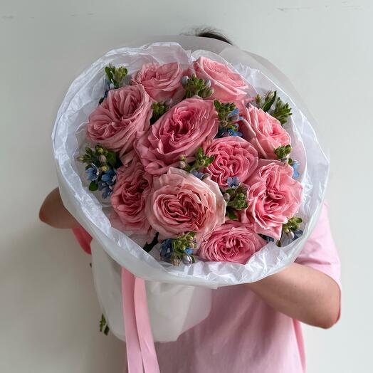 Букет из пионовидной ароматной розы Pink O hara и незабудки (оксипеталума)