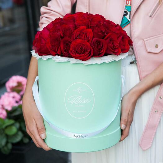 Grand Hatbox with red roses GREEN