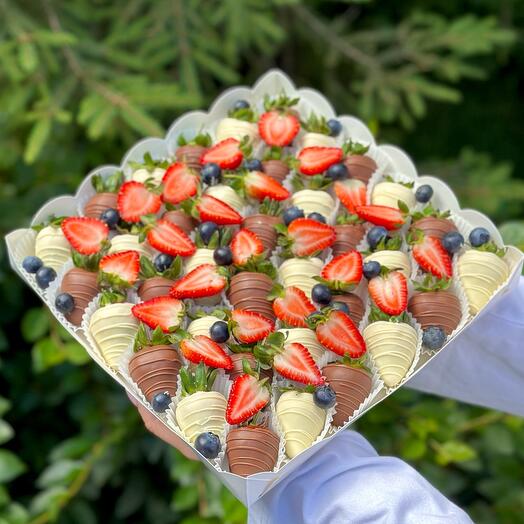 Клубника в шоколаде "Perfect Berry" - L (30-49 ягод)