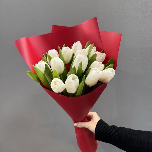 Ramo de 15 tulipanes blancos