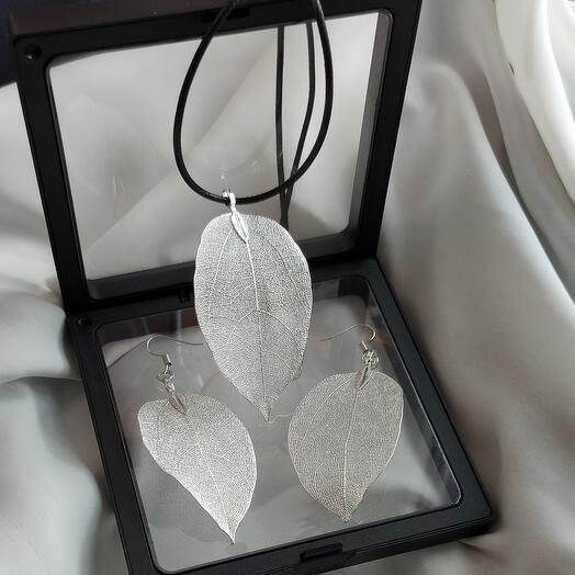 Чокер и серьги "Белые листья"