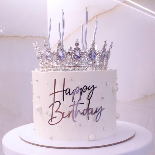 Торт 1,5 кг с короной и блестками