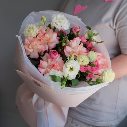 Розы и эустома