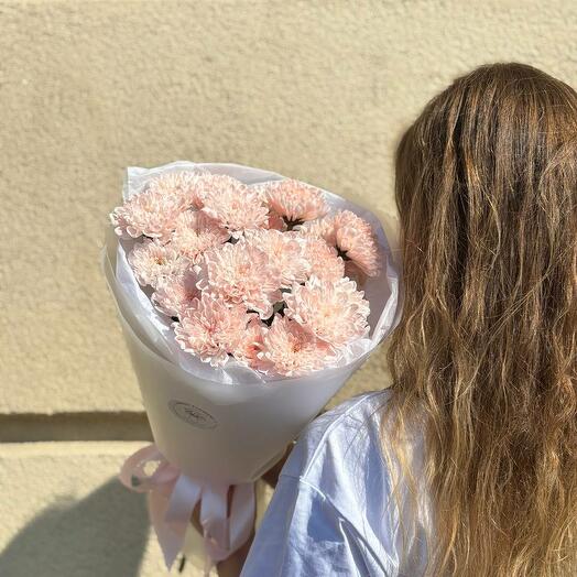 Букет из 3 кустовых, воздушных, розовых хризантем
