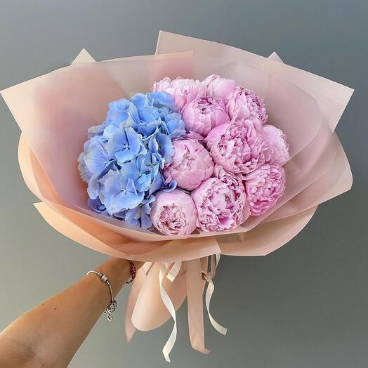 Bouquet of peonies and hydrangeas