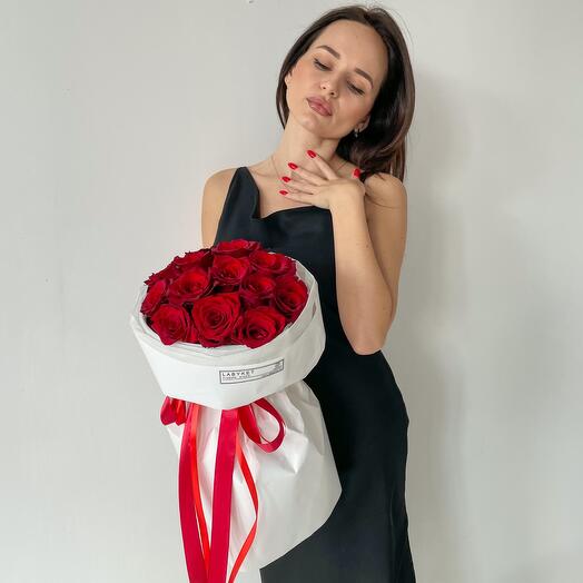 Красные розы в облаке