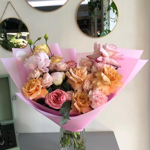 Букет «Pink lipstick» (французская персиковая роза, французская розовая роза, пион, пионовидная роза , диантусы)