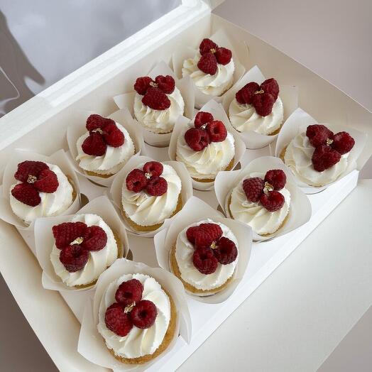 Набор капкейков ваниль-малина