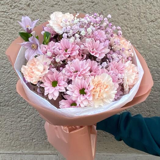 Bouquet z goździkow i clematisy