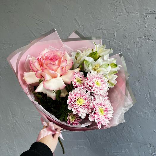 Ramo con rosa y crisantemo