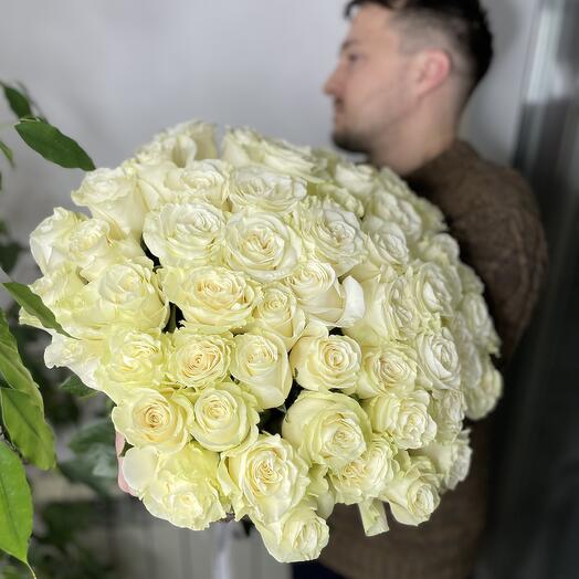 Моно-букет из 51 белой розы