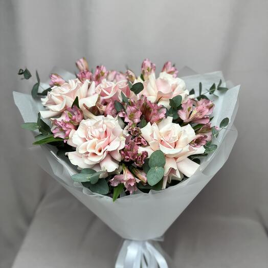 Французские розы с альстромериями и эвкалиптом.💕