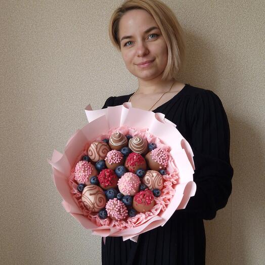 Клубника в шоколаде "Розовое облачко"