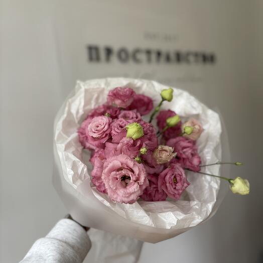 Моно из розовой эустомы сорта Алиса
