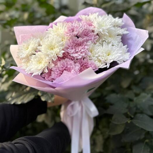 Моно букет с сиреневой кустовой хризантемой