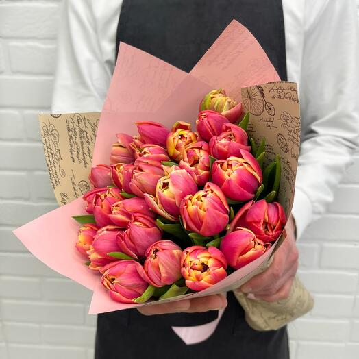 Пион тюльпан Колумбус 25шт в букете Flowerstorg N1187