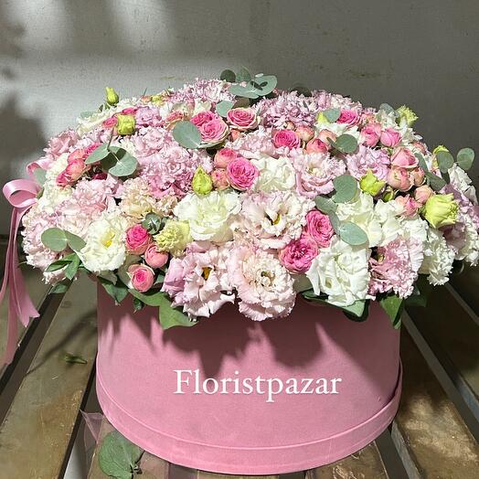 Pink lisianthus and mix in box