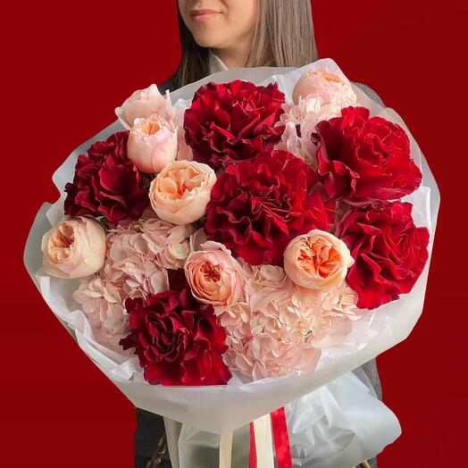 Премиум букет с пионовидной розой , французскими розами и гортензией «Облако страсти»